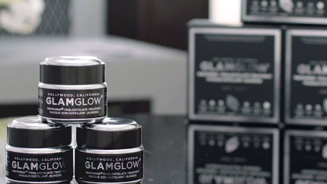How to Get Camera-Ready Skin: GLAMGLOW YOUTHMUD™ Tinglexfoliate Treatment