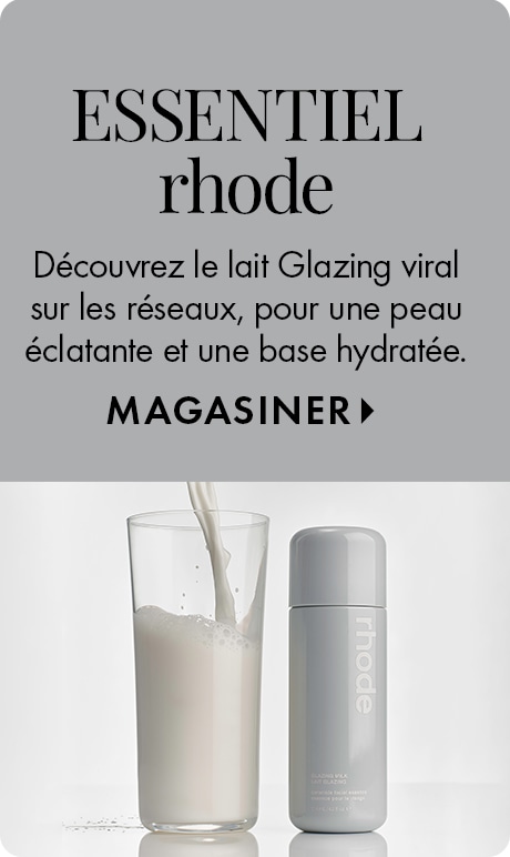 Image du lait Glazing de rhode. Texte : « Découvrez le lait Glazing pour une peau éclatante et une base hydratée. MAGASINER. » Montre une bouteille étiquetée « rhode » à côté d’un verre rempli de liquide blanc.