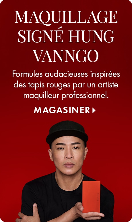 L artiste maquilleur professionnel Hung Vanngo tient un objet rectangulaire rouge sur un fond rouge, avec du texte faisant la promotion de formules de maquillage audacieuses inspirées des tapis rouges. « MAQUILLAGE PAR HUNG VANNGO. Formules audacieuses ins