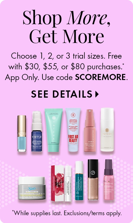 « Magasinez plus, profitez plus. Choisissez 1, 2 ou 3 formats découvertes. Gratuit avec tout achat de 30 $, 55 $ ou 80 $. Sur l’appli seulement. Inscrire le code SCOREMORE. VOIR LES DÉTAILS. » Graphique promotionnel rose présentant 11 essentiels beauté de 