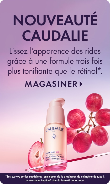 « Nouveauté Caudalie » Texte : « Lissez l’apparence des rides grâce à une formule trois fois plus tonifiante que le rétinol*. » « MAGASINER. » Flacon de sérum Resveratrol-Lift Caudalie rose avec raisins rouges et raisins tranchés sur un fond dégradé rose à