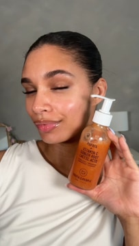 Superfruit Gentle Exfoliating Cleanser with Vitamin C + Papaya
