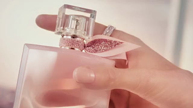 La Vie Est Belle Vanille Nude Eau de Parfum with Warm Vanilla