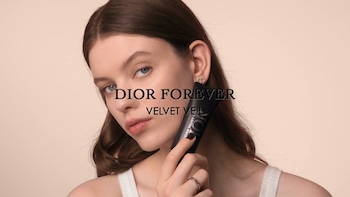 Forever Velvet Veil Blurring & Pore-Refining Matte Primer SPF 15