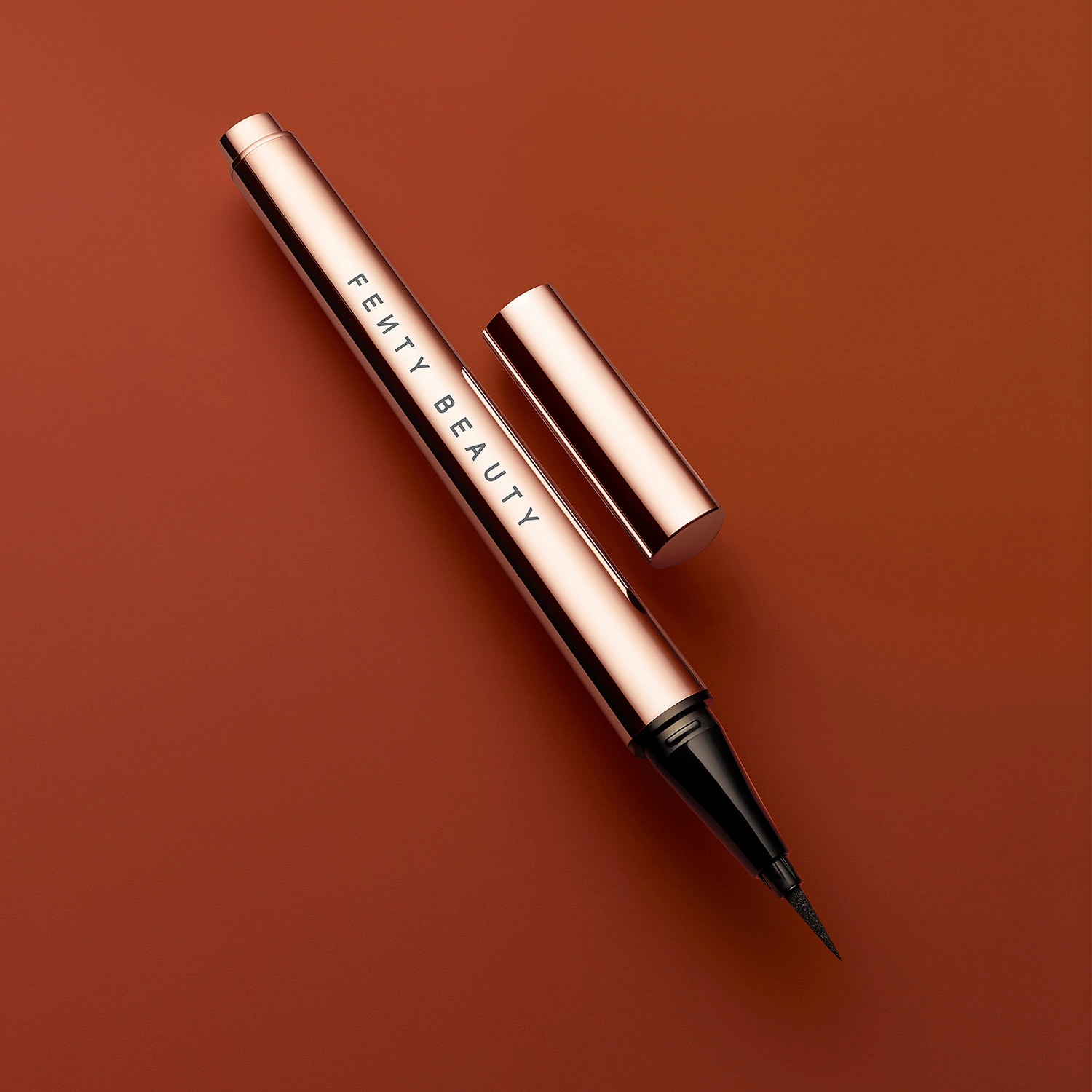 Fenty Beauty by Rihanna Стойкая жидкая подводка Fenty Beauty Flyliner — фото 2