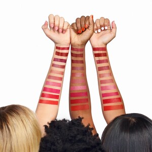 Lancôme L'Absolu Rouge Lipstick Image 2
