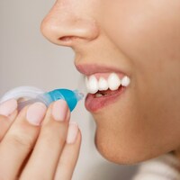 GLO Brilliant Teeth Whitening GLO Vials 10 Pack plus Lip Care