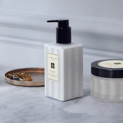 Formulated with a lightweight yet creamy texture, this lotion is designed to provide intensive hydration for both your body and hands. Its non-greasy formula quickly absorbs into the skin, leaving it feeling soft, smooth, and rejuvenated. 