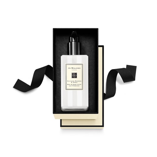 Nectarine Blossom & Honey Body & Hand Lotion is a popular beauty product known for its luxurious and nourishing qualities. This body and hand lotion offers a refreshing and delicate fragrance that captures the essence of sun-kissed nectarines in bloom, complemented by the sweet aroma of honey. 