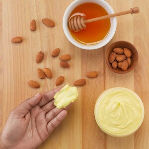 Kiehl's Since 1851 Creme de Corps Soy Milk & Honey Whipped Body Butter Image 4
