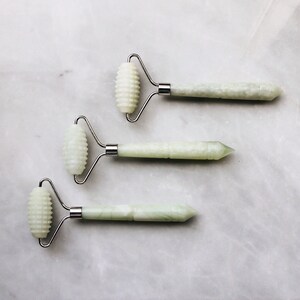 Mount Lai Jade Massaging Facial Roller Image 2