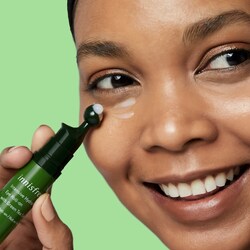 innisfree moisture volumizing eye serum