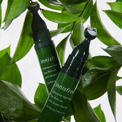innisfree moisture volumizing eye serum