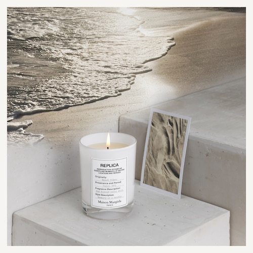 The Beach Vibes Scented Candle emanates the refreshing aroma of a gentle ocean breeze mingling with delicate floral notes and hints of sun-kissed fruits, evoking memories of lapping waves and golden sand beneath your toes. The thoughtfully chosen blend of scents produces a fragrance that is both invigorating and calming, creating a peaceful atmosphere reminiscent of days spent on sun-drenched coastlines.