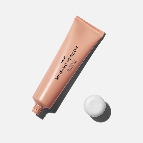 This hand cream is specifically formulated with a carefully selected blend of ingredients that work together to provide maximum hydration and protection. It contains a variety of nourishing oils, such as jojoba oil, argan oil, and shea butter, renowned for their moisturizing properties. These oils deeply penetrate the skin, providing long-lasting hydration and helping to prevent moisture loss.