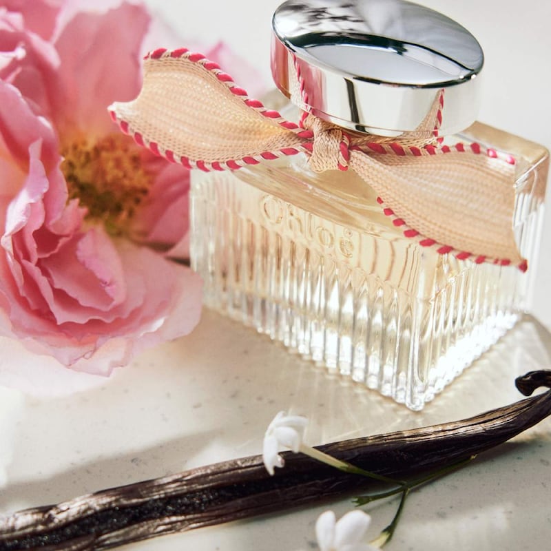 Chloé L'Eau de Parfum Lumineuse with Jasmine and Vanilla Travel Spray thumbnail 2
