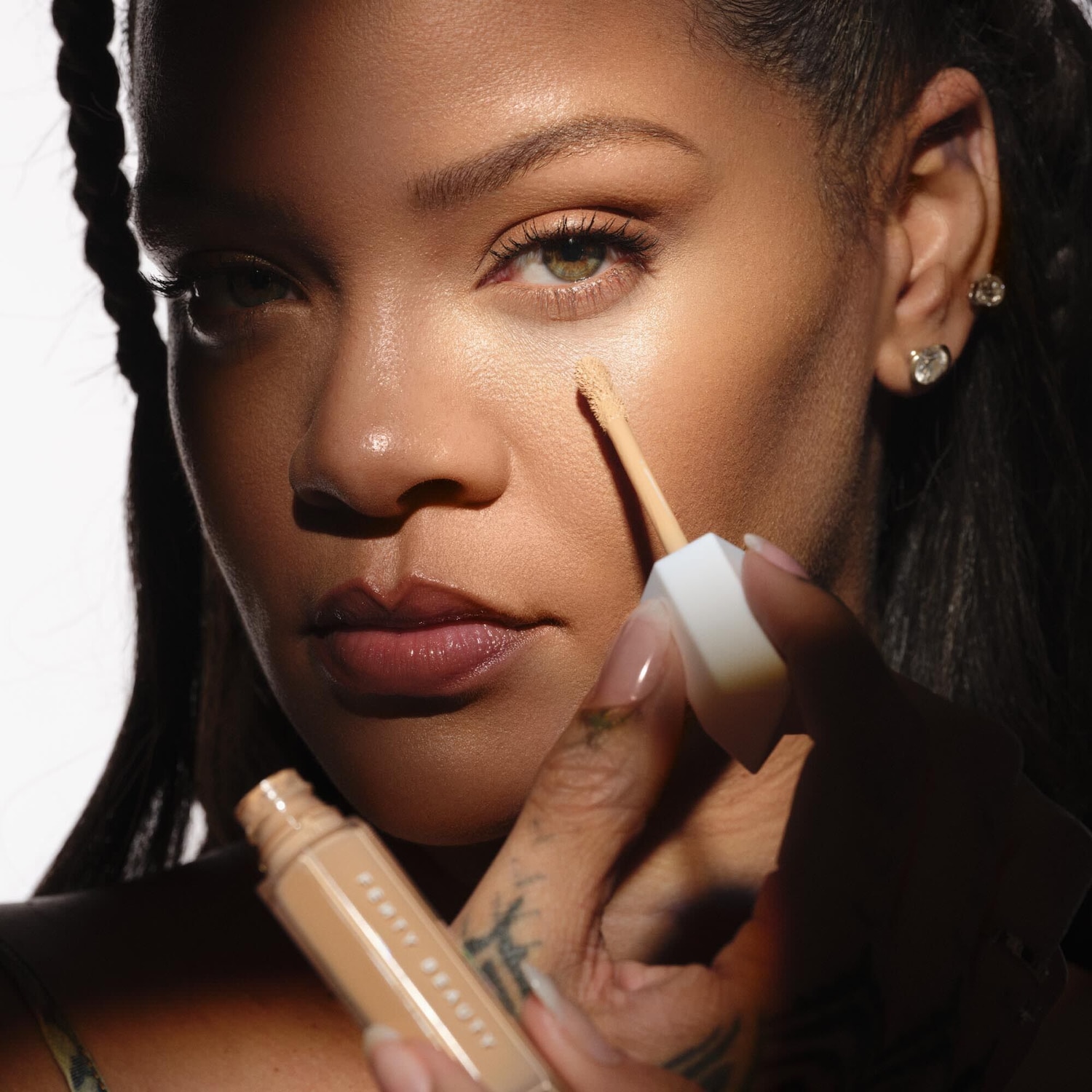 Увлажняющий стойкий водостойкий консилер Fenty Beauty by Rihanna We're Even — фото 2