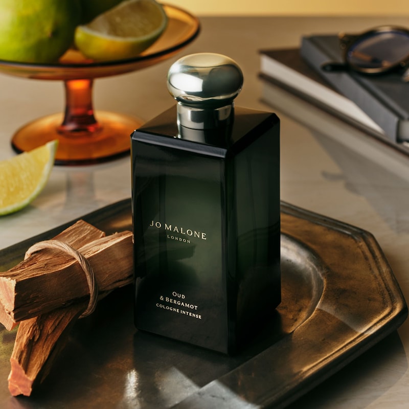 Oud & Bergamot Cologne Intense thumbnail 2