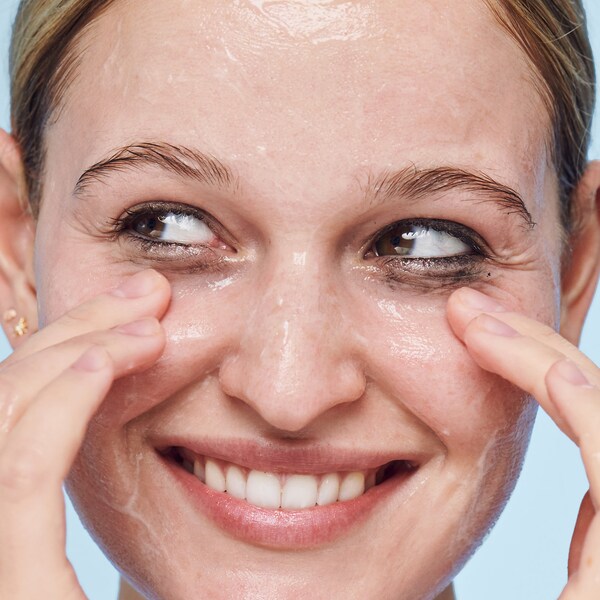 Fresh Soy Makeup Removing Face Wash Image 2