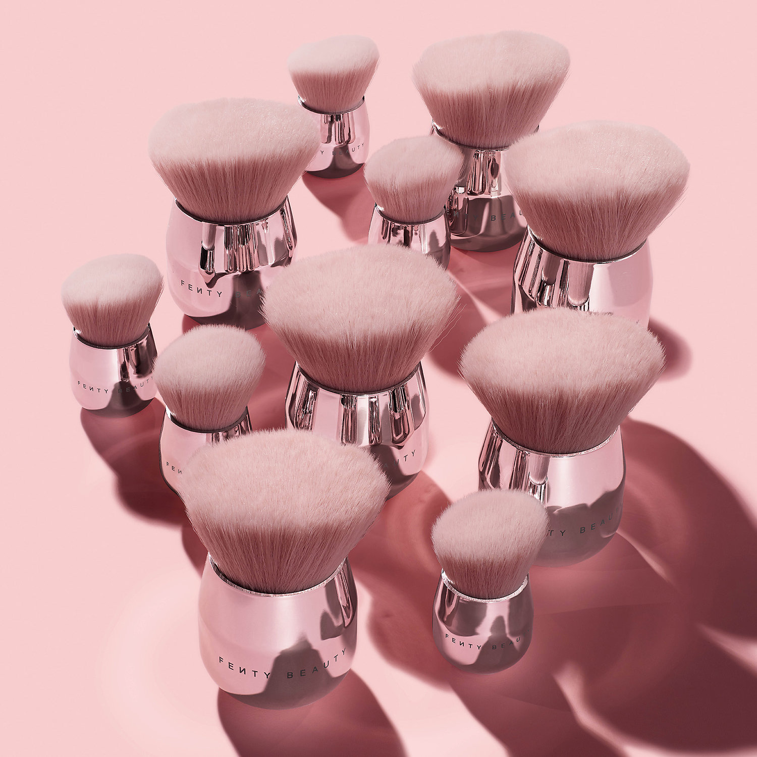 Fenty Beauty by Rihanna Кисть кабуки для лица и тела Fenty Beauty 160 — фото 2