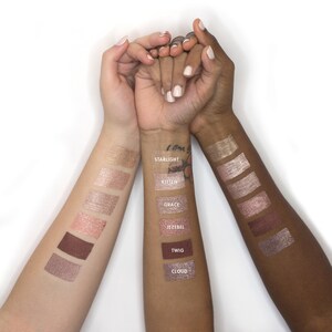 stila Shimmer & Glow Liquid Eye Shadow in Grace Image 4