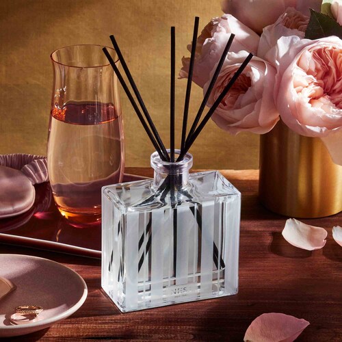 Rose Noir & Oud Reed Diffuser is a popular home fragrance product that captivates with its exquisite scent and stylish packaging. This reed diffuser fills any room with a long-lasting aroma that combines the delicate yet intoxicating notes of rose noir and oud. 