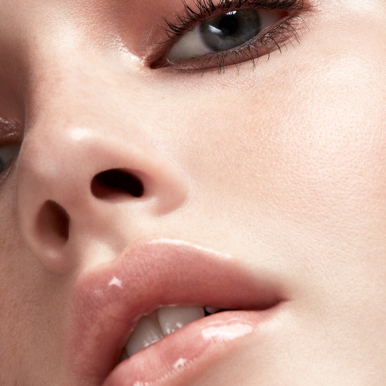Fenty Beauty by Rihanna Универсальный блеск-люминайзер для губ Fenty Beauty Gloss Bomb, цвет: $weetmouth — фото 3