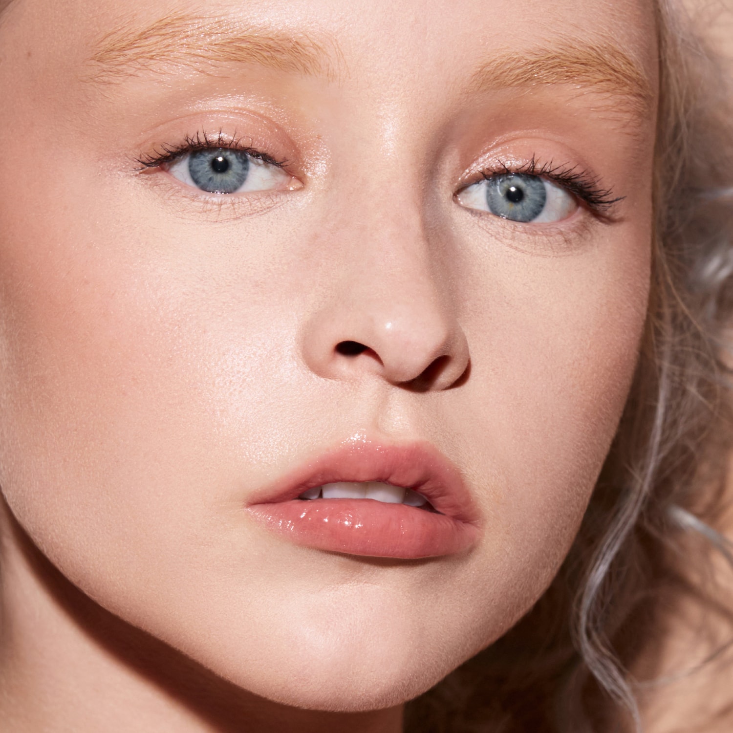 Fenty Beauty by Rihanna Кремовая помада для губ Fenty Beauty Gloss Bomb Cream Color Drip — фото 4