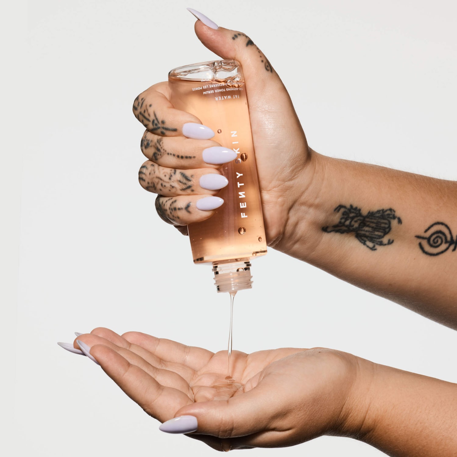 Sérum tonique affinant les pores à la niacinamide de Fat Water avec cerise de Barbade