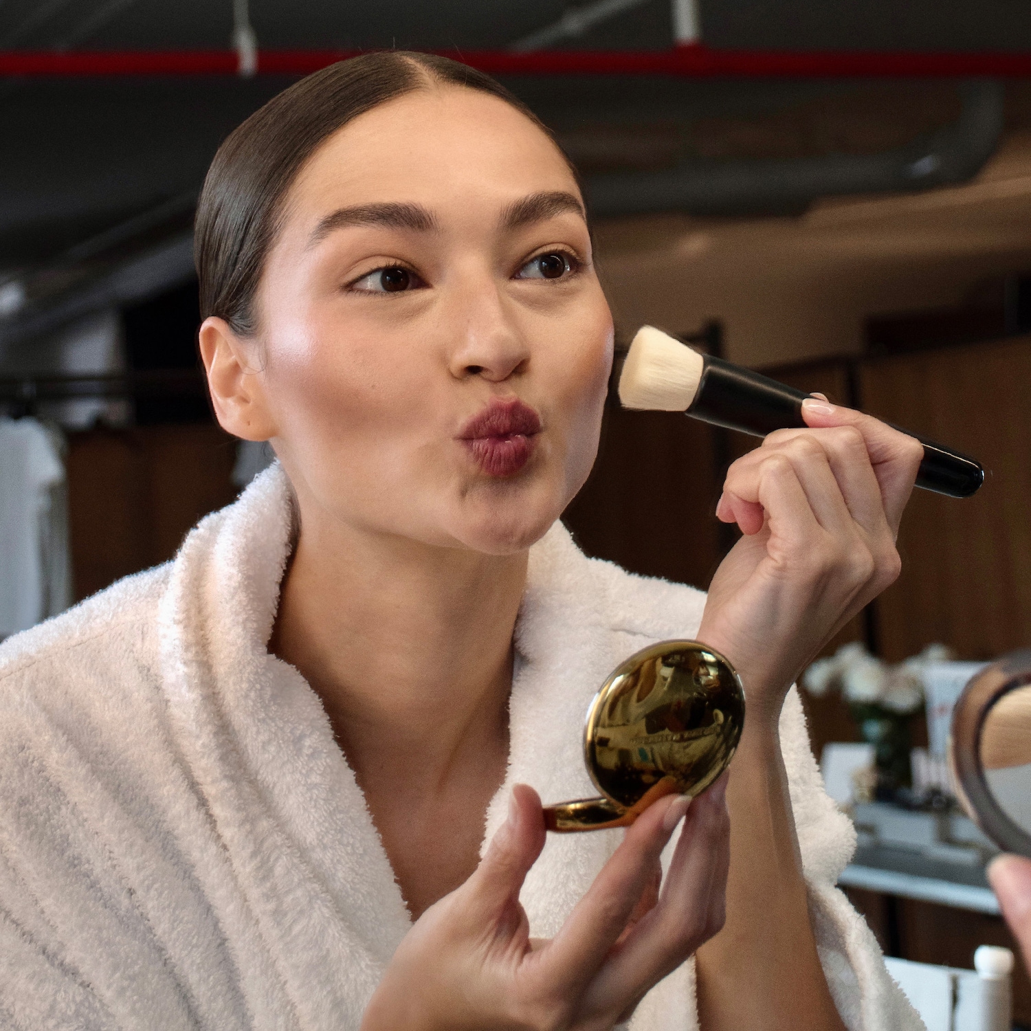 Кисть для растушевки хайлайтера Westman Atelier Clean Highlighter Blender — фото 4