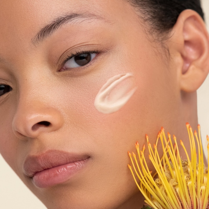 Brightening Signature Moisturizer with Vitamin C & Peptides thumbnail 4