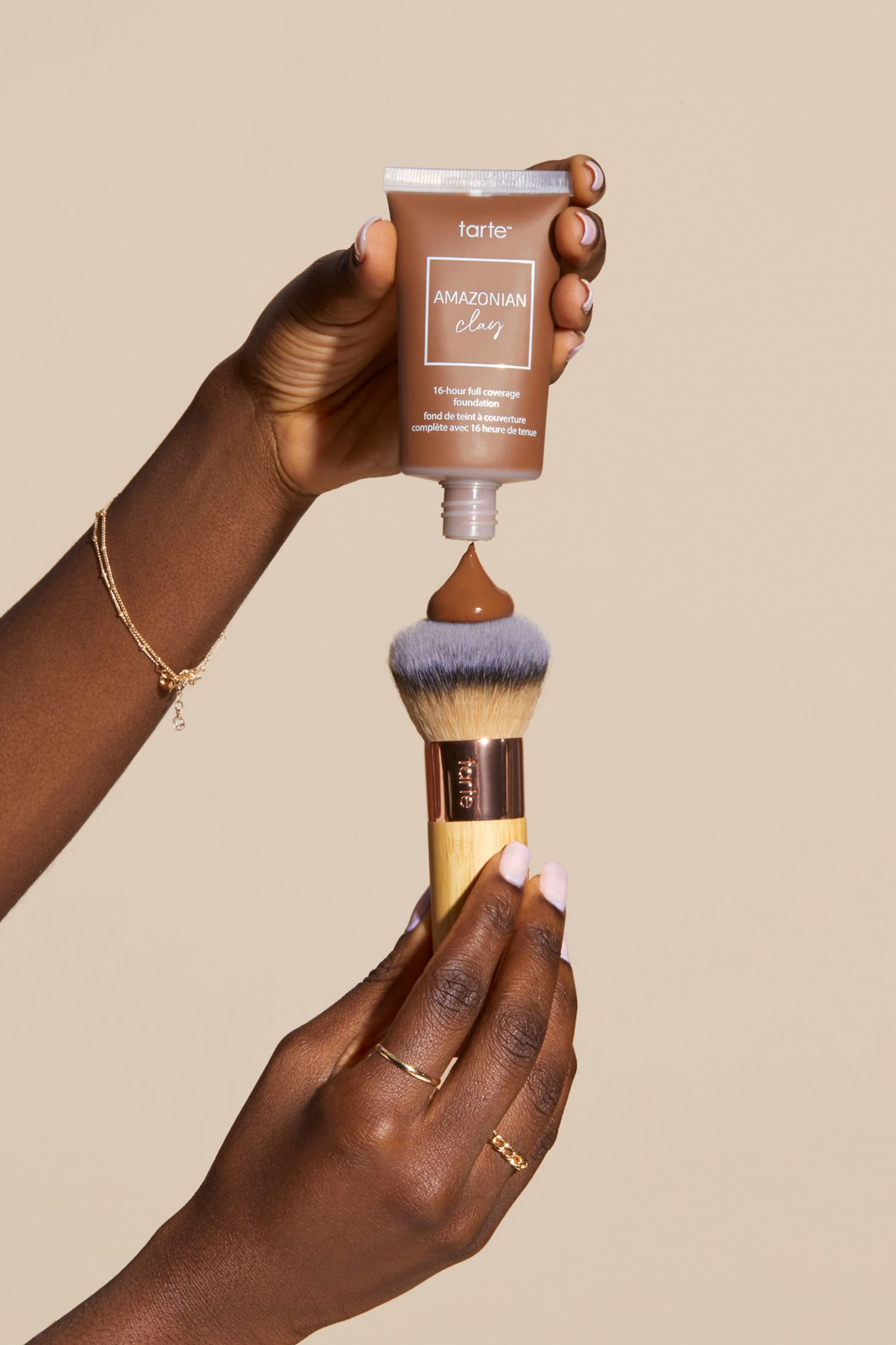 Кисть для растушевки тональной основы tarte the buffer airbrush — фото 3