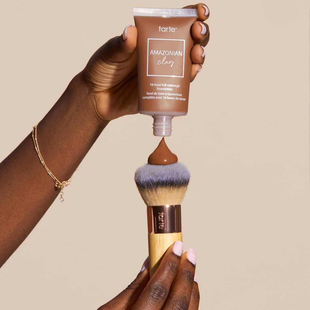 Кисть для растушевки тональной основы tarte the buffer airbrush — фото 4