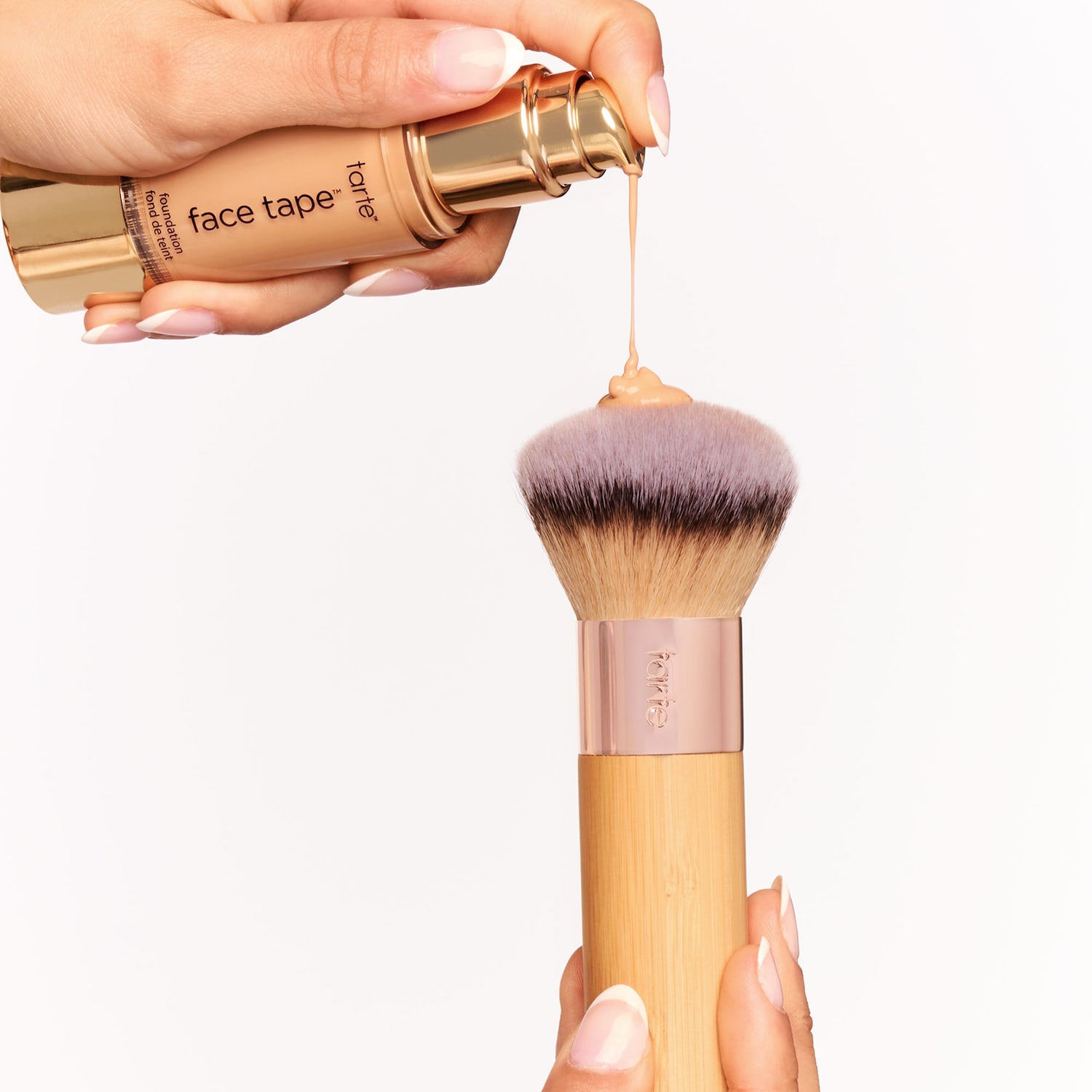 Кисть для растушевки тональной основы tarte the buffer airbrush — фото 7