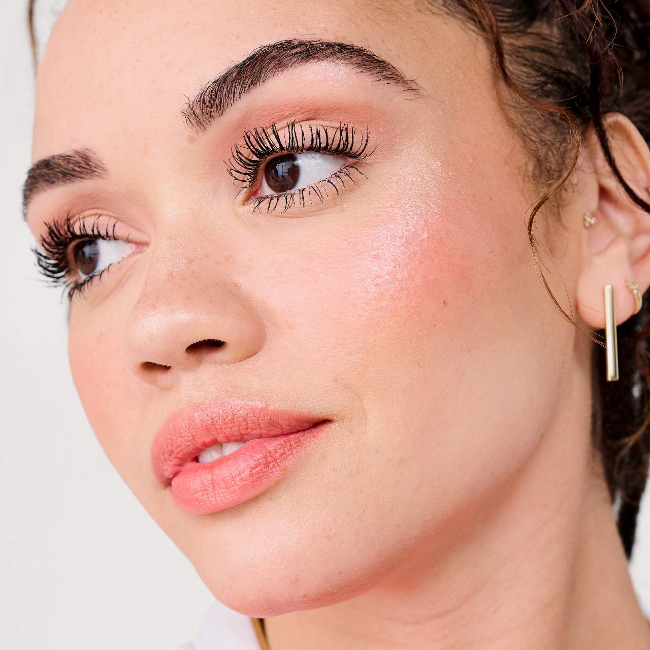 Пудровые хайлайтеры с мерцающим финишем Benefit Cosmetics Cookie and Tickle — фото 8