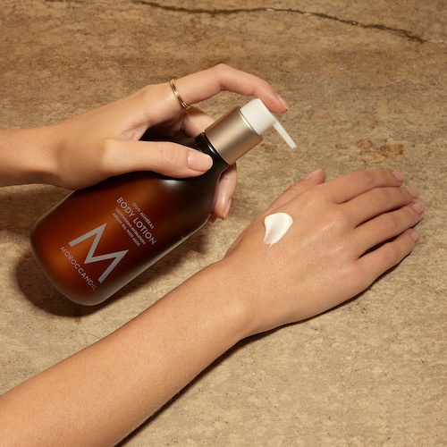 Body lotion moisturizers are available in various formulations, catering to different skin types and concerns. Some lotions may be oil-based, while others are water-based. Oil-based lotions are typically richer and more suitable for dry or mature skin, as they provide intense hydration. Water-based lotions, on the other hand, are lighter and better suited for oily or combination skin types.