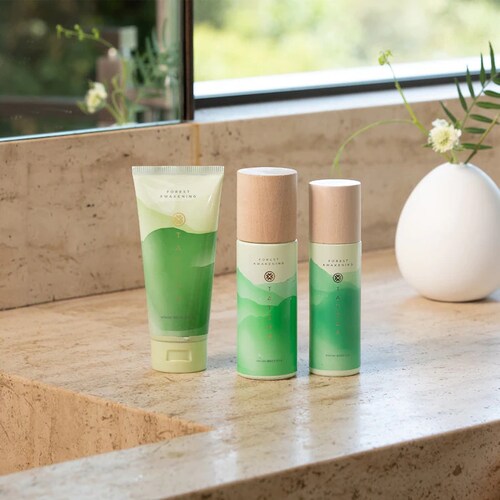 Introducing a luxurious addition to your daily cleansing routine – a gentle exfoliating body wash crafted with care. This revitalizing product, created with the utmost precision, offers a refreshing and invigorating experience for your skin.