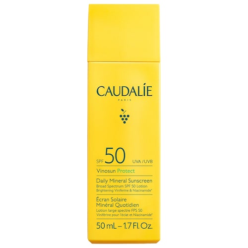Осветляющий минеральный солнцезащитный крем с ниацинамидом Caudalie Vinosun SPF 50