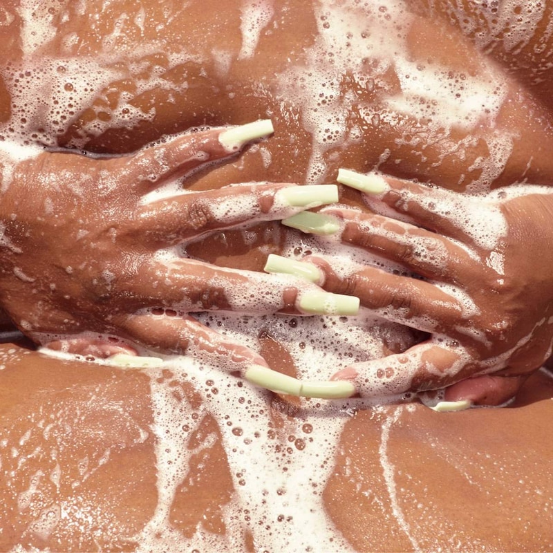 Mini Moisturizing Butter Cream Body Wash - Non-Stripping with Shea Butter, Ceramides and Niacinamide thumbnail 4
