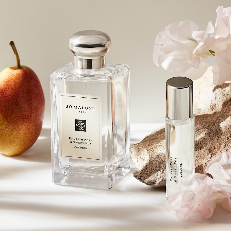 English Pear & Sweet Pea Cologne Travel Spray with White Musk thumbnail 5
