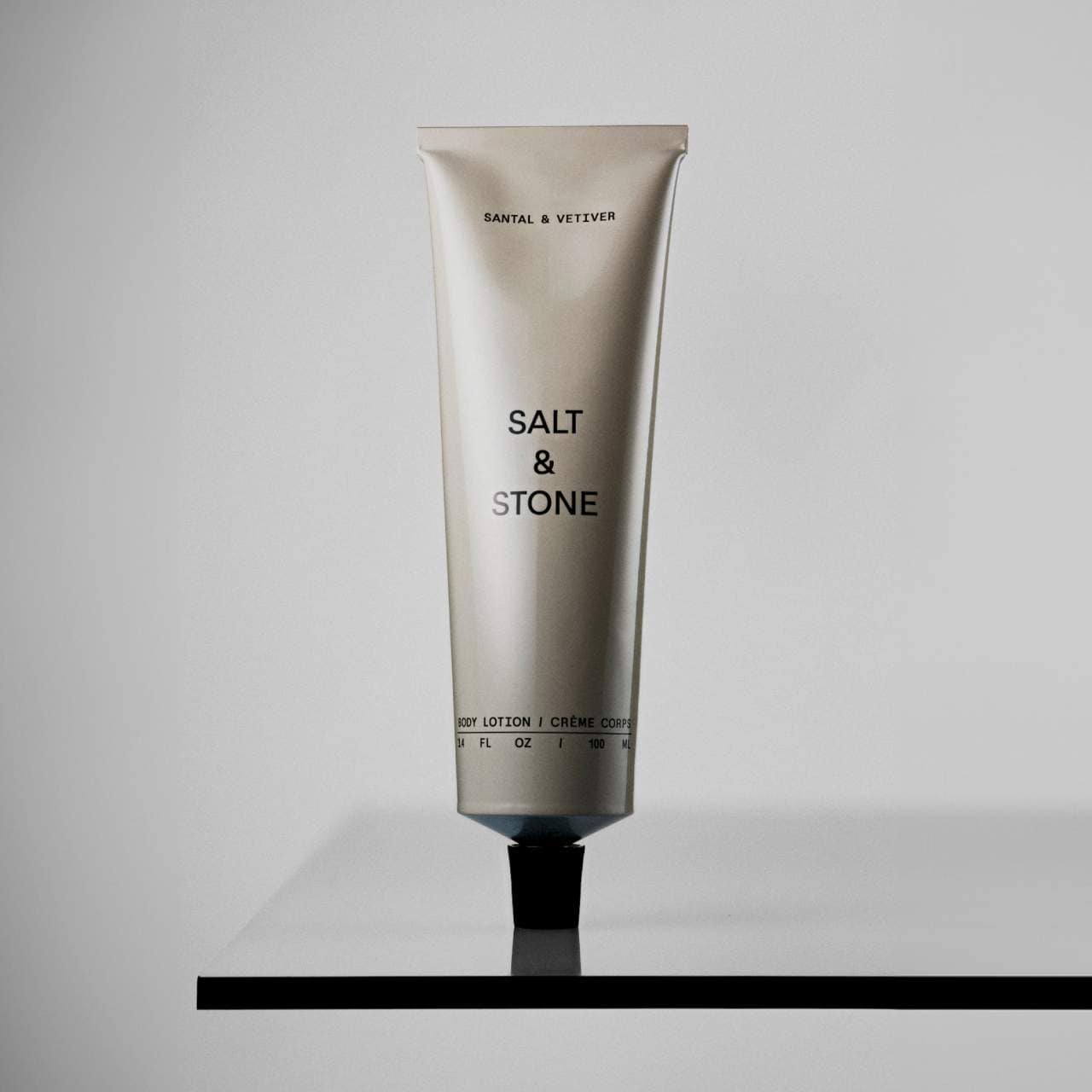 Увлажняющий лосьон для тела с ниацинамидом Salt & Stone Santal & Vetiver — фото 2