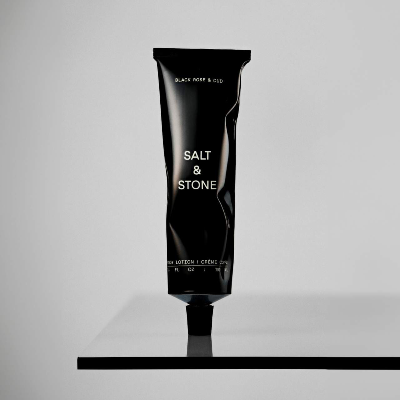 Увлажняющий лосьон для тела Salt & Stone Black Rose & Oud с ниацинамидом — фото 2