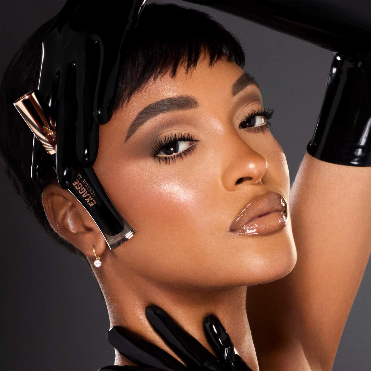Мини-версия туши для объёма и подкручивания ресниц Charlotte Tilbury Exagger-eyes — фото 6