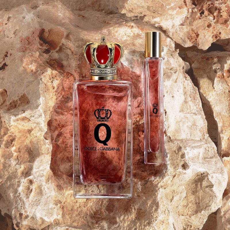Q Eau de Parfum Intense with Dark Cherry & Amber Travel Spray thumbnail 3