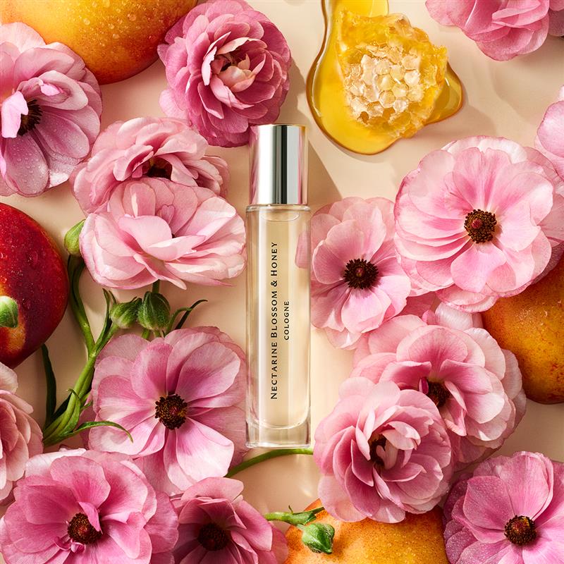 Nectarine Blossom & Honey Cologne Travel Spray with Peach thumbnail 4