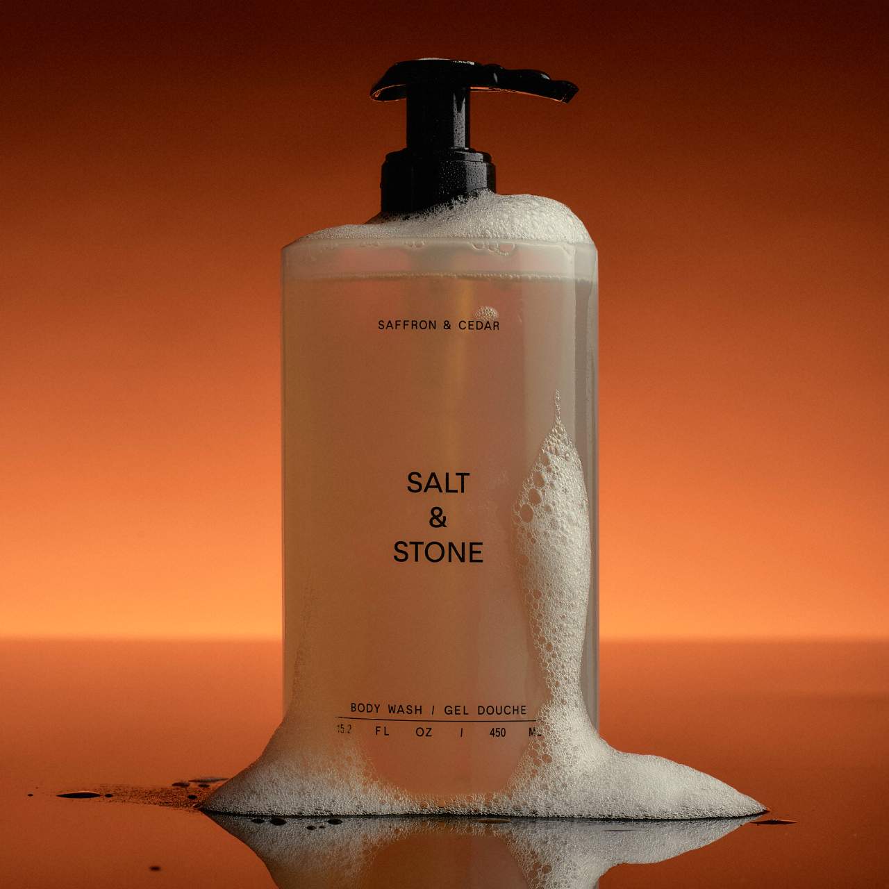 Сменный смягчающий гель для душа Salt & Stone Saffron & Cedar — фото 2