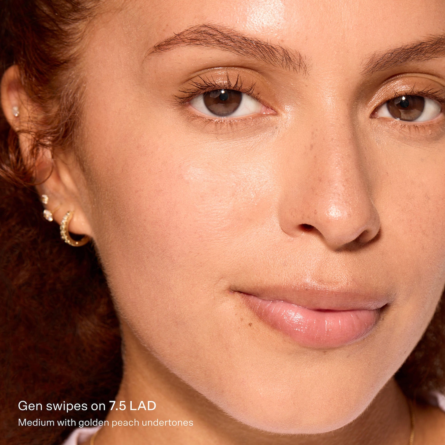 Swipe All-Over Hydrating Serum Concealer with 18-HR Wear 4