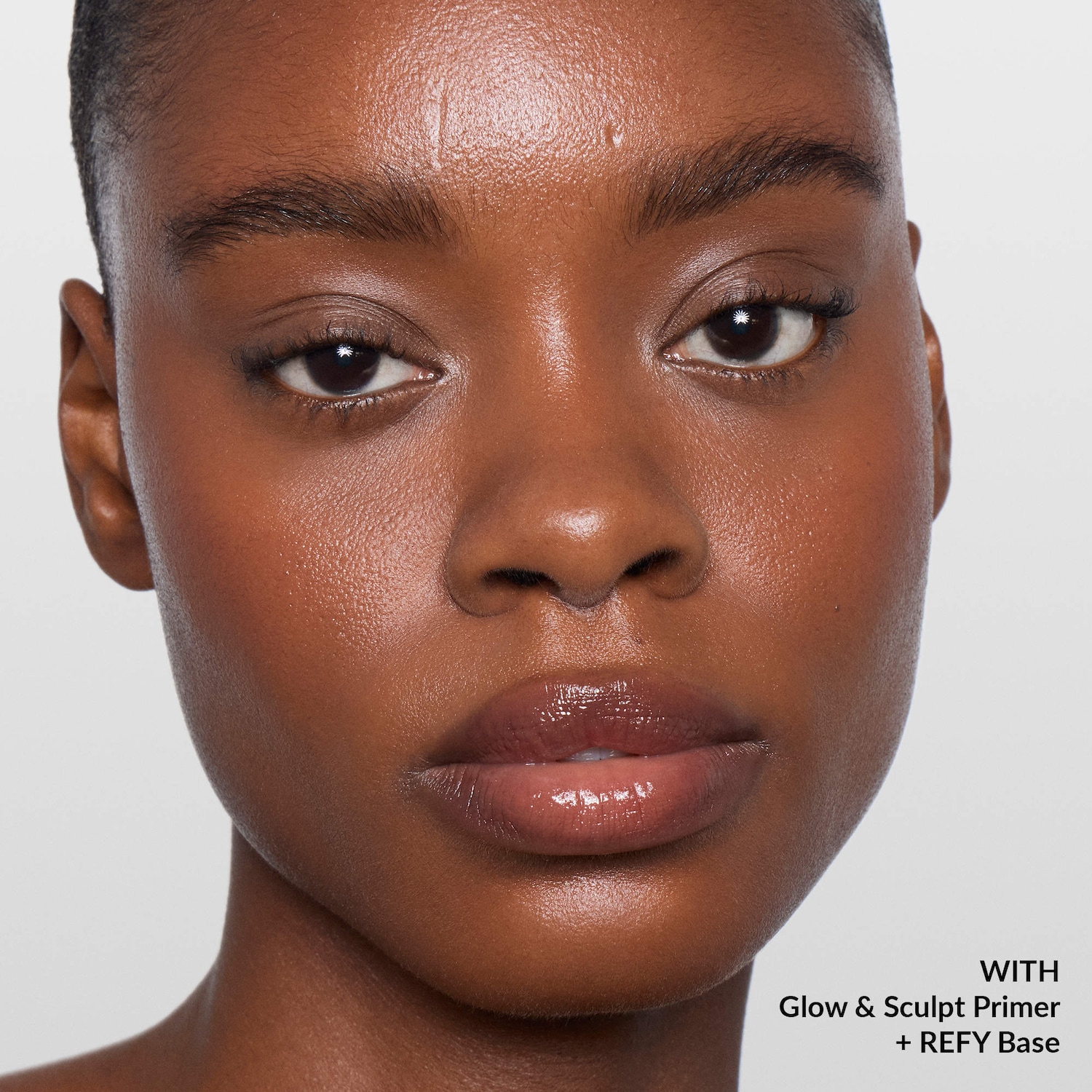 Base sérum pour le visage Éclat et sculpture avec niacinamide