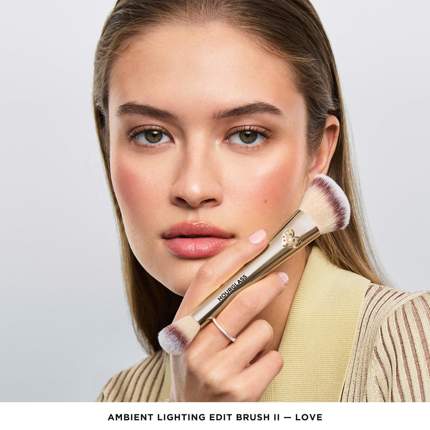 Кисть Hourglass Ambient Lighting Edit Unlocked, цвет: Love — фото 3