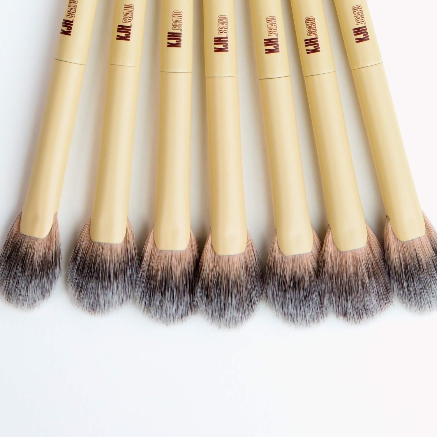 Веерная кисть для растушёвки KJH.brand by Katie Jane Hughes No. 3 — фото 4